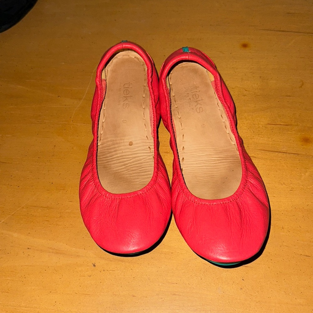 These great pink teiks are great for spring.
